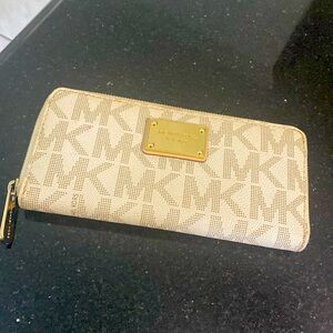 Michael Kors monogram zippy wallet